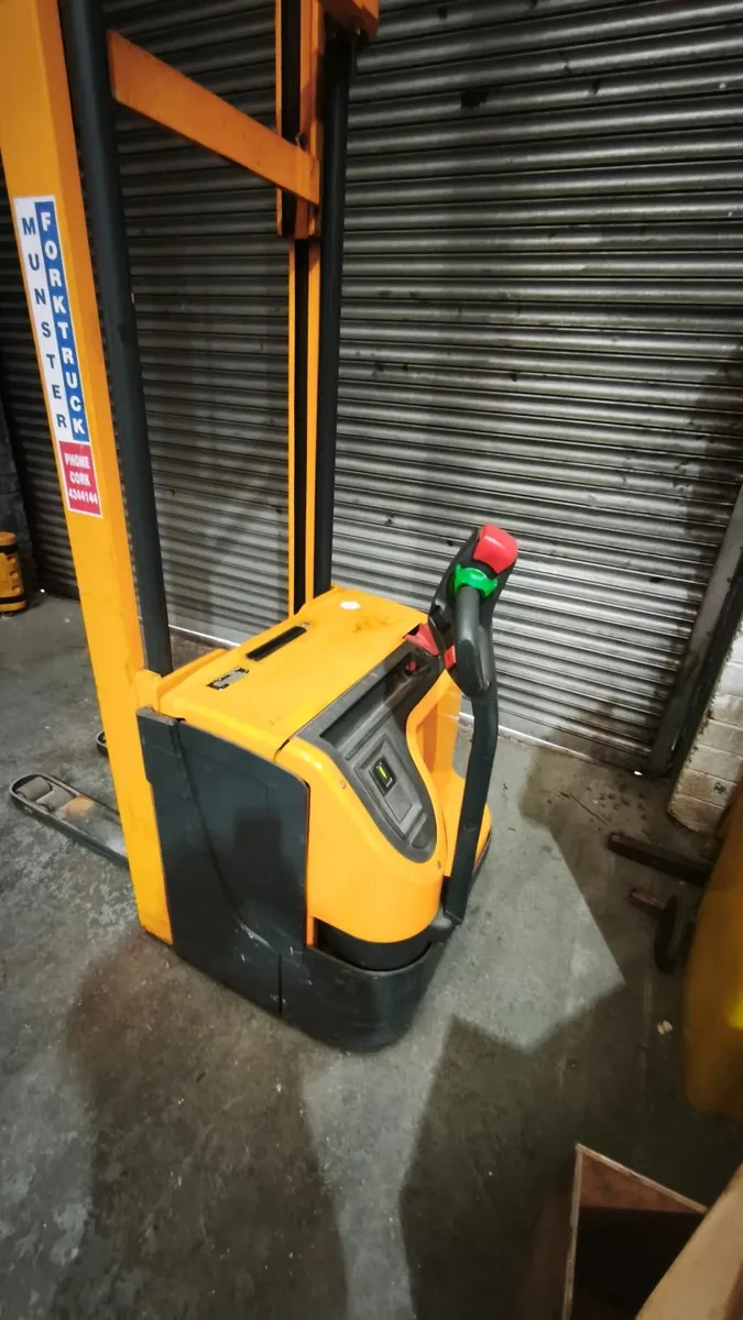 Jungheinrich EJC 220 Electric Stacker – €1,200 - Image 1
