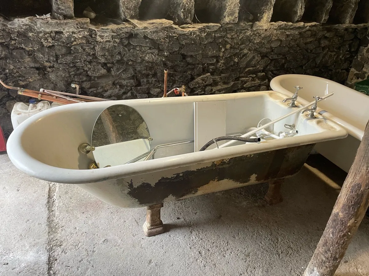 Cast Iron Bathtub - Image 1