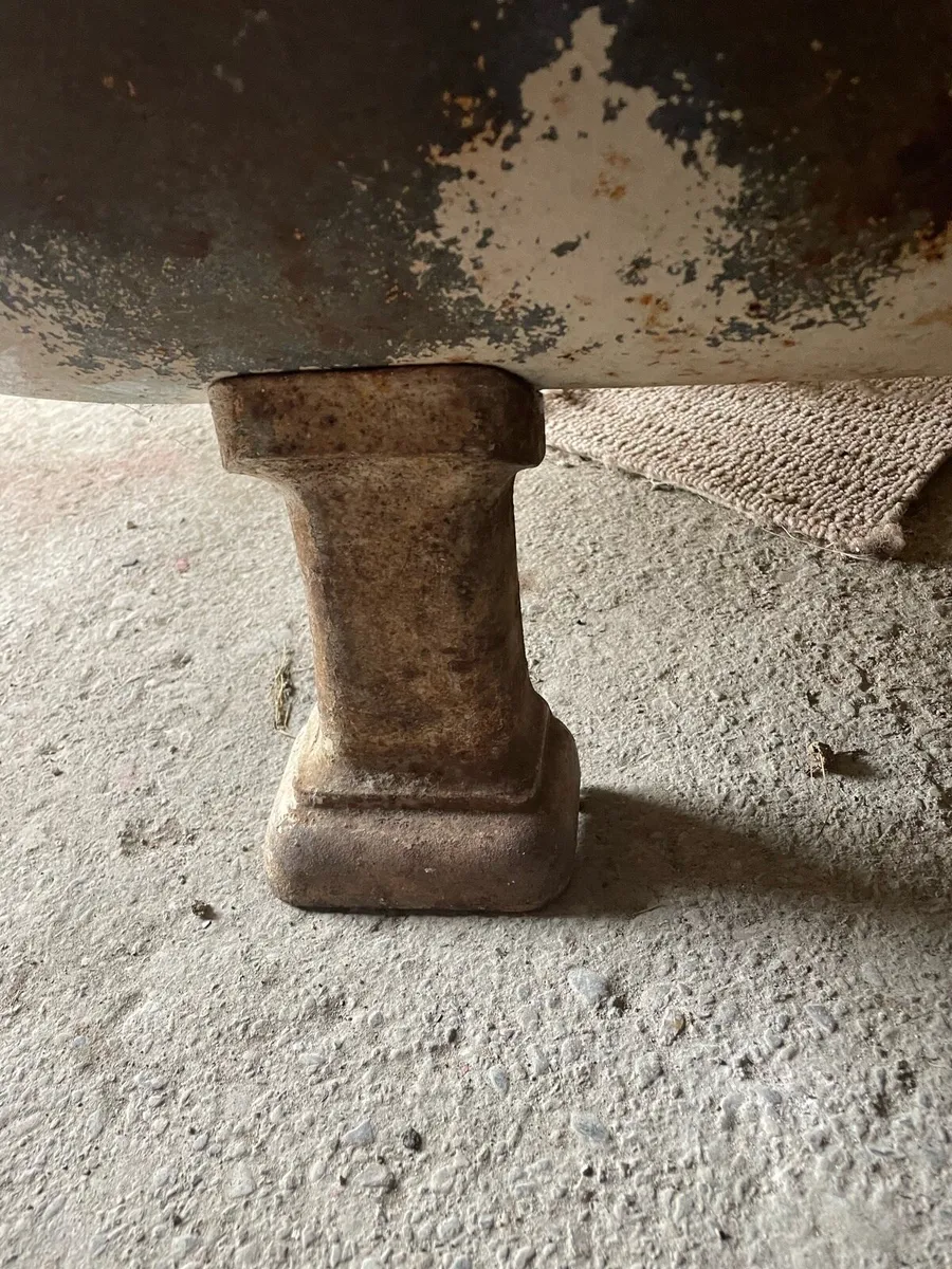 Cast Iron Bathtub - Image 2
