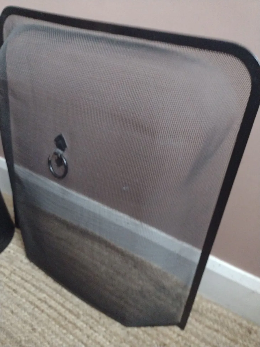 Spark guard for stove or fireplace - Image 1