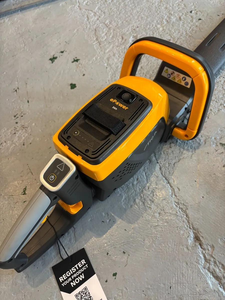 STIGA BATTERY OPERATED HEDGETRIMMER - FOR SALE - Image 2