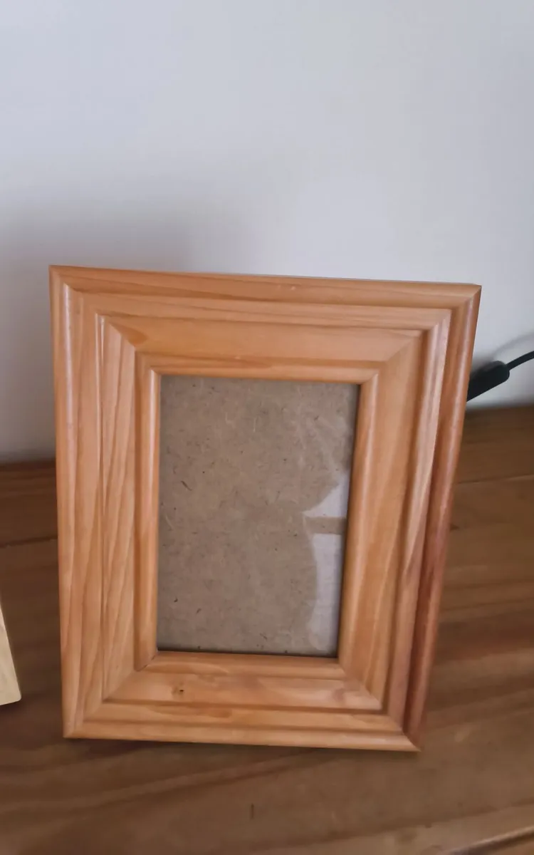 2 brand new small photo frames. - Image 2