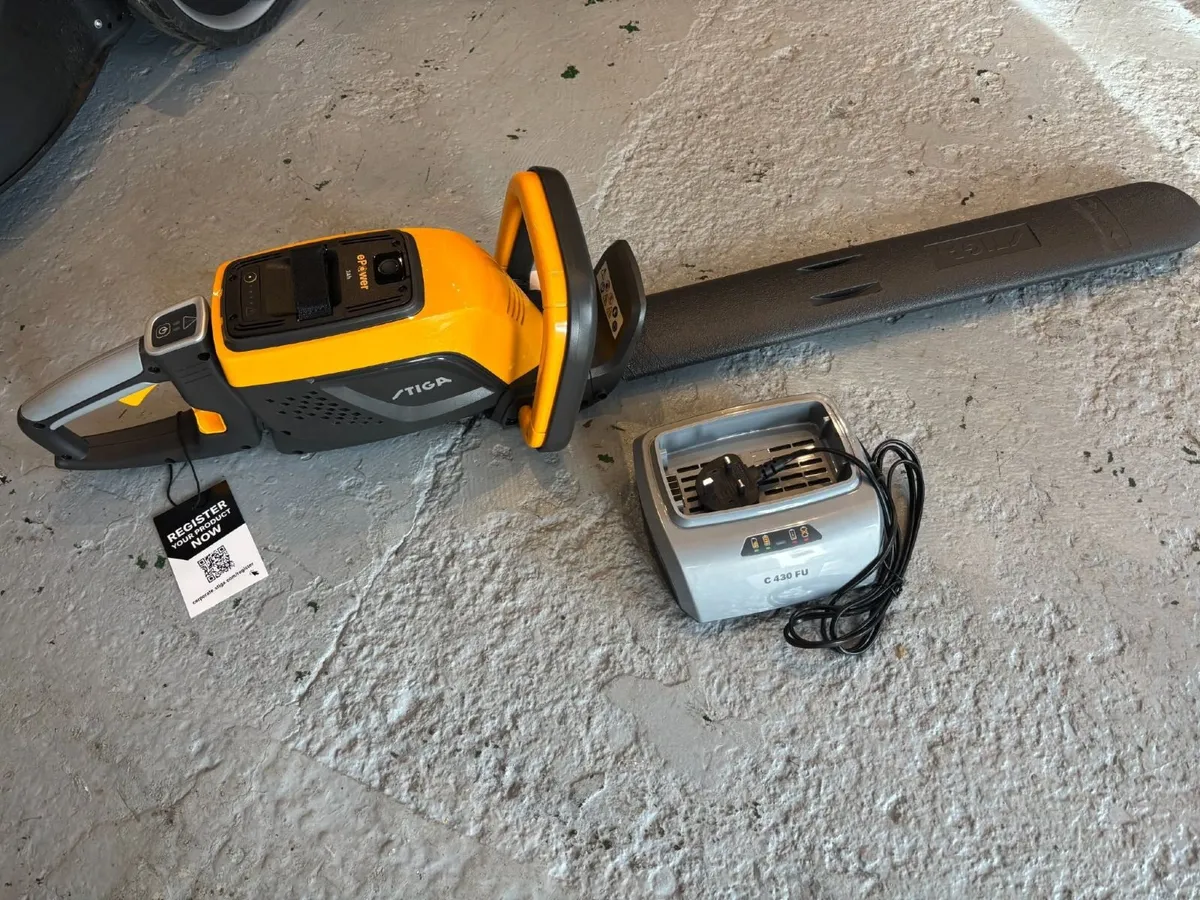 STIGA BATTERY OPERATED HEDGETRIMMER - FOR SALE - Image 1
