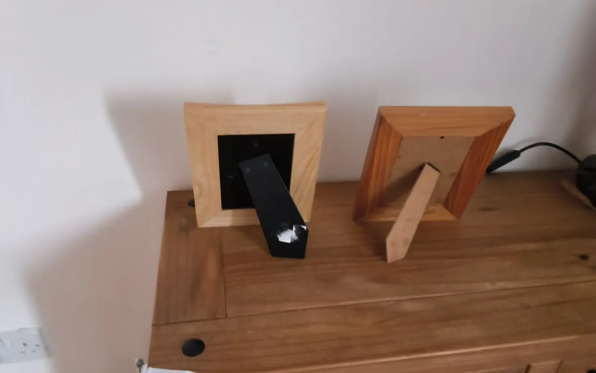 2 brand new small photo frames. - Image 4