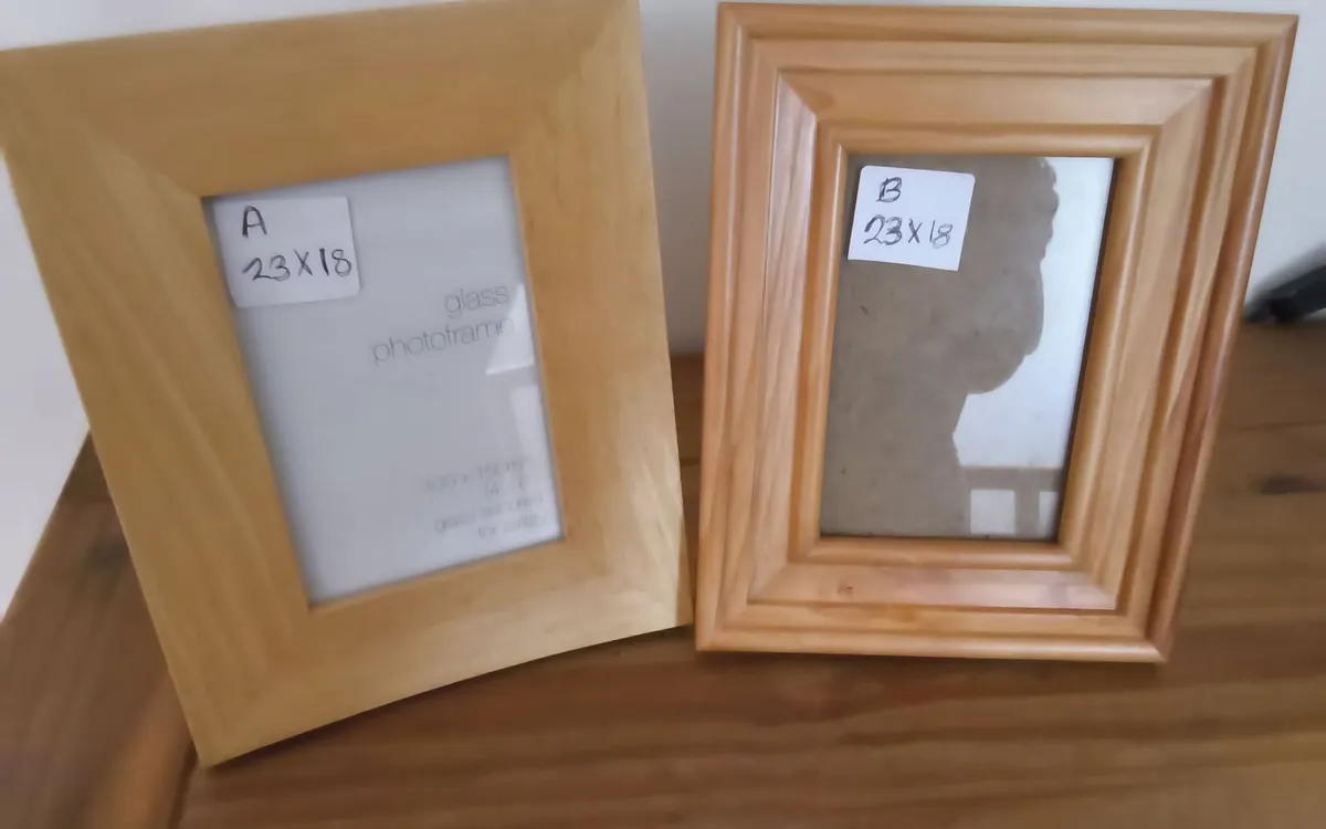 2 brand new small photo frames. - Image 1