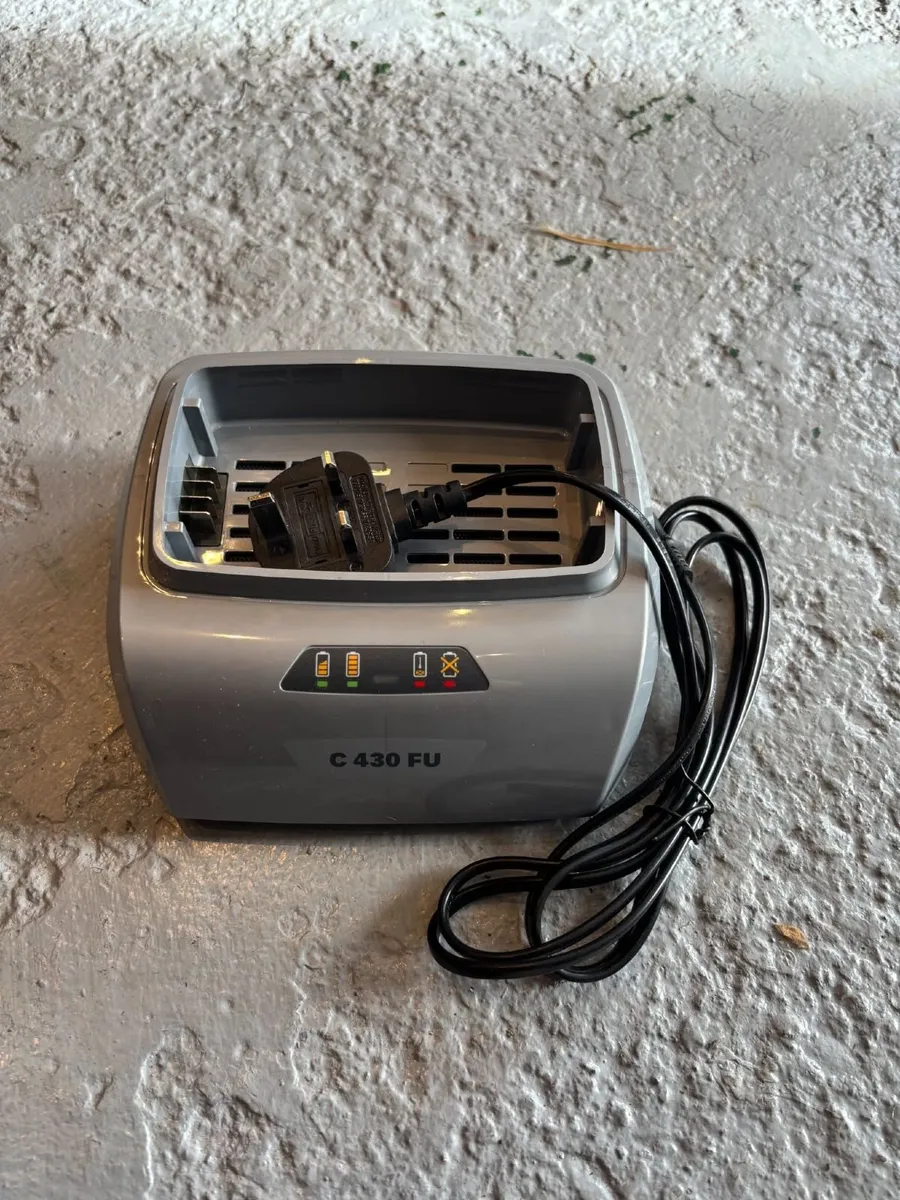 STIGA BATTERY OPERATED HEDGETRIMMER - FOR SALE - Image 4
