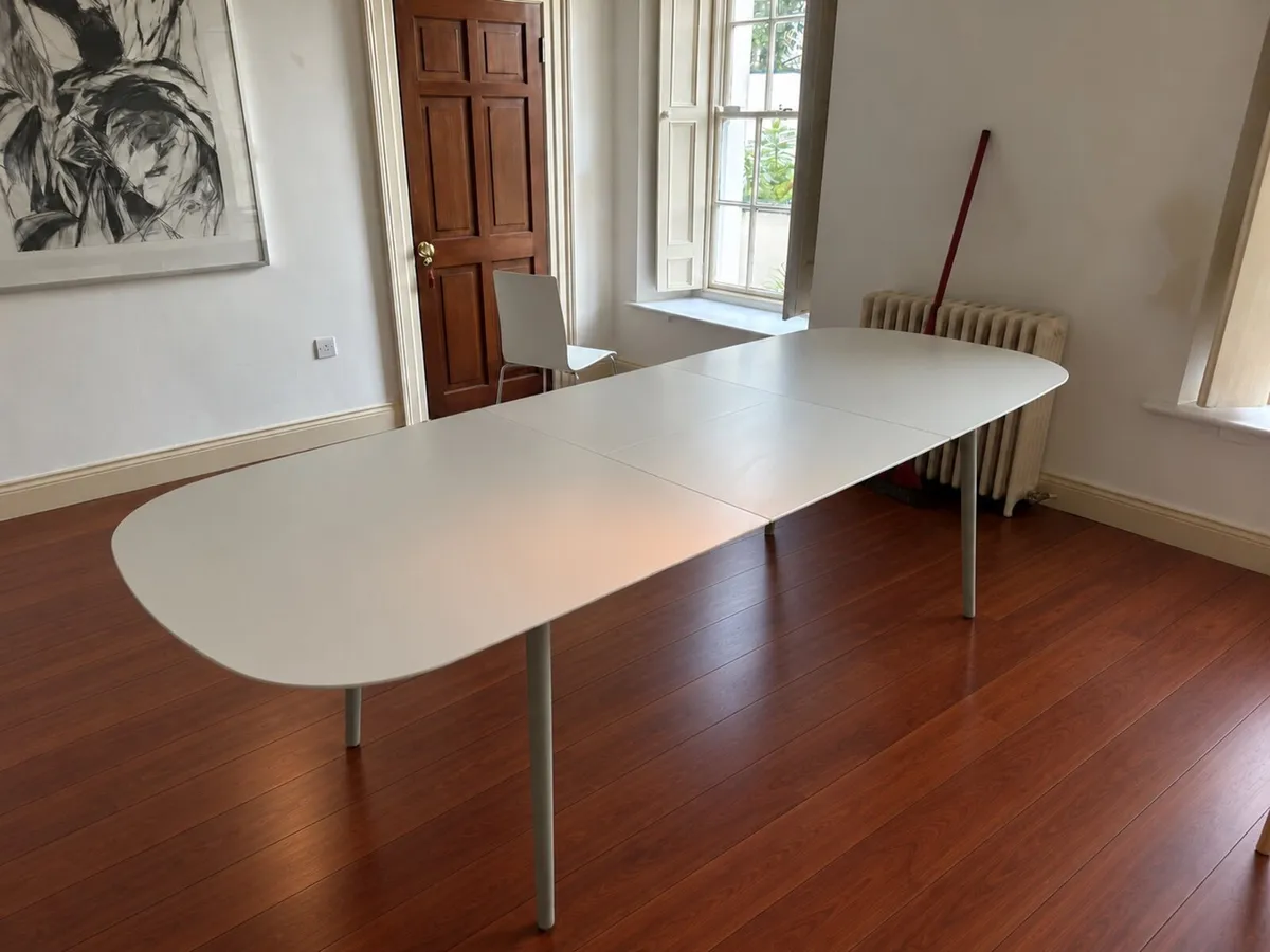 Kingston Dining table by BoConcept - Image 2