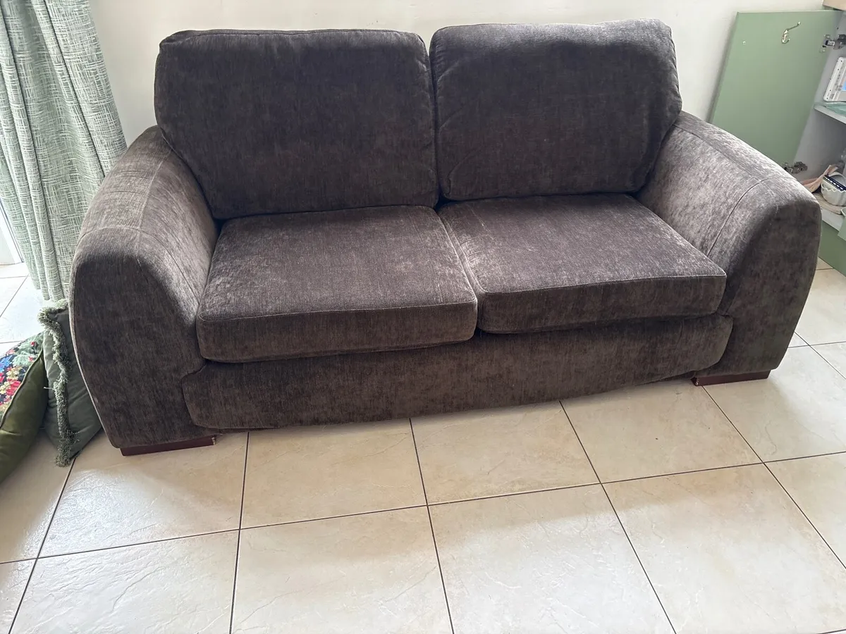 Beautiful Couch - Image 2