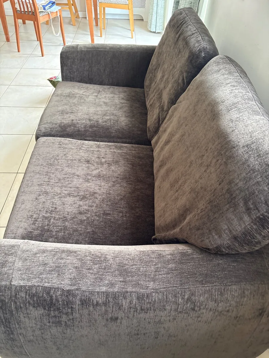 Beautiful Couch - Image 3