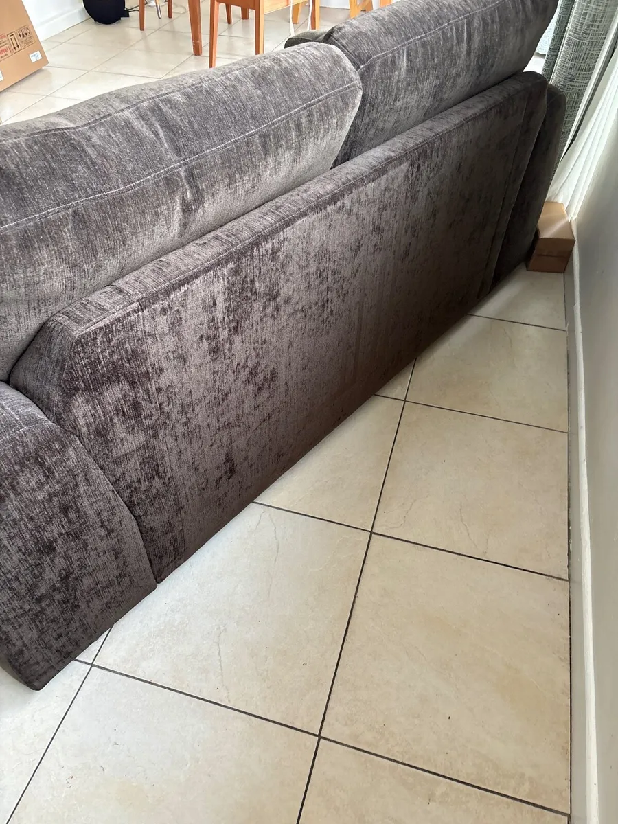 Beautiful Couch - Image 4