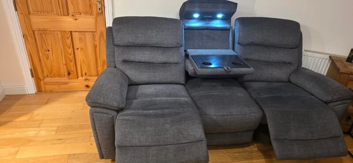 DFS Lawson 3 + 1 electric recliner - Image 3
