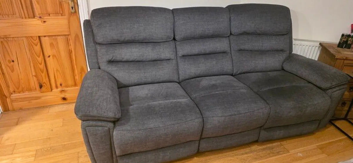 DFS Lawson 3 + 1 electric recliner - Image 4