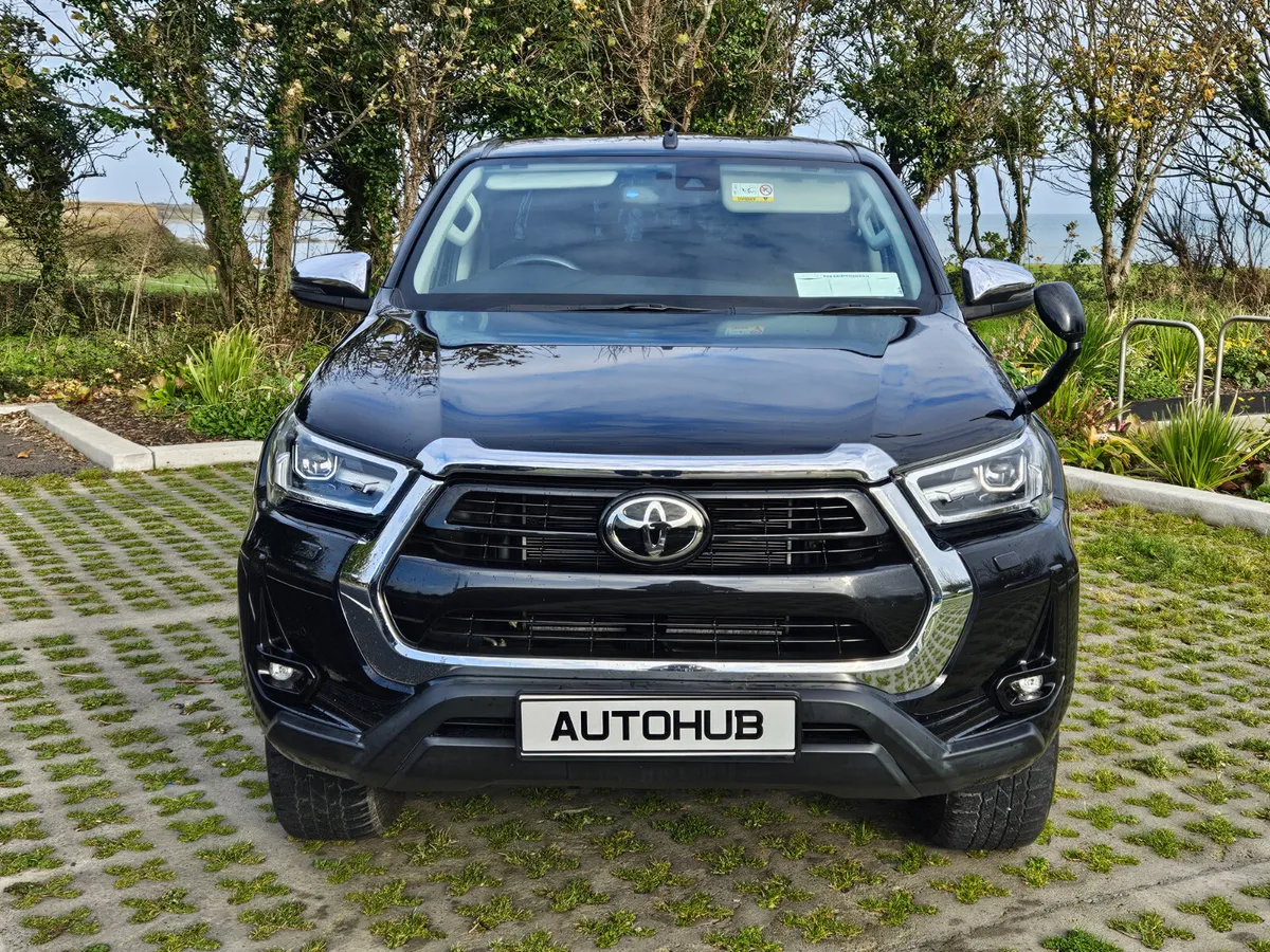 2022 Toyota Hilux Double Cab Black Edition - Image 2