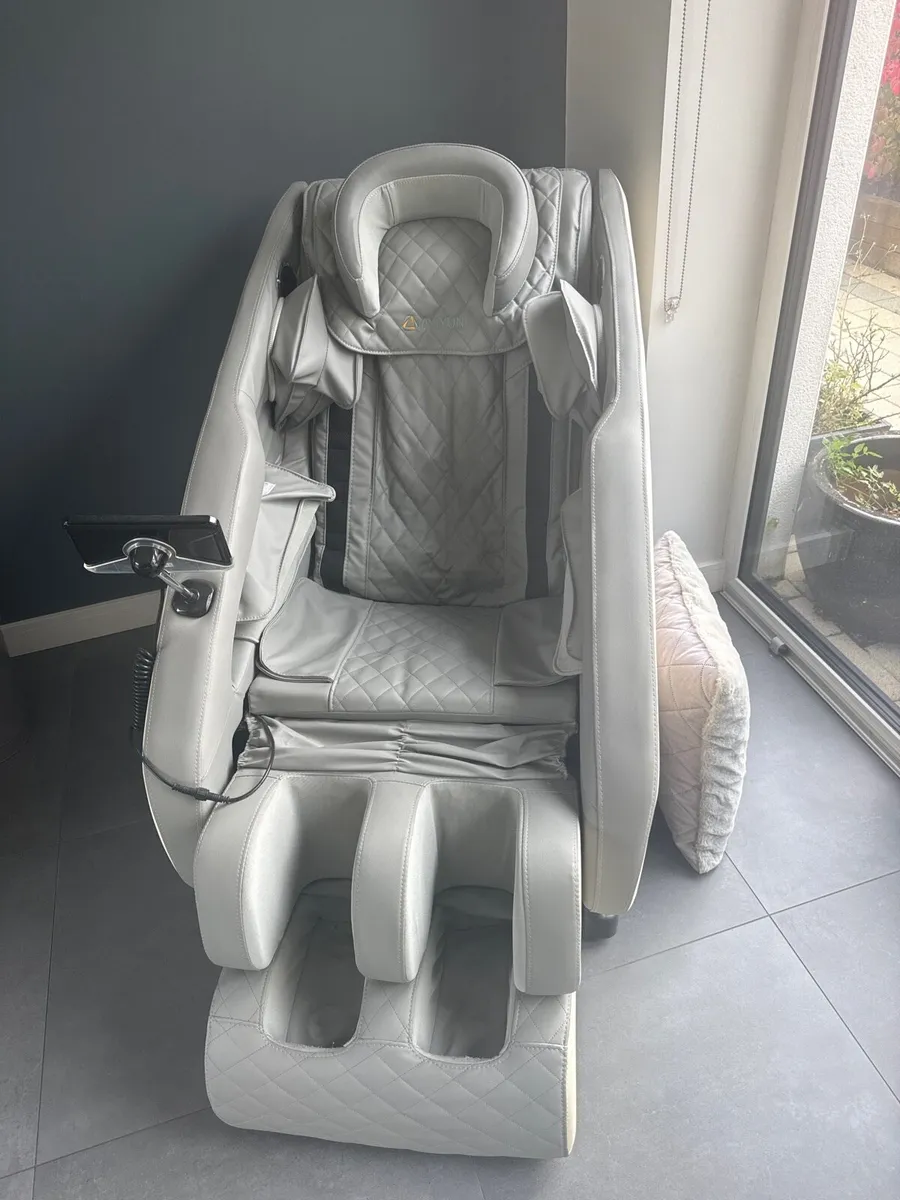 Massage chair - Image 1