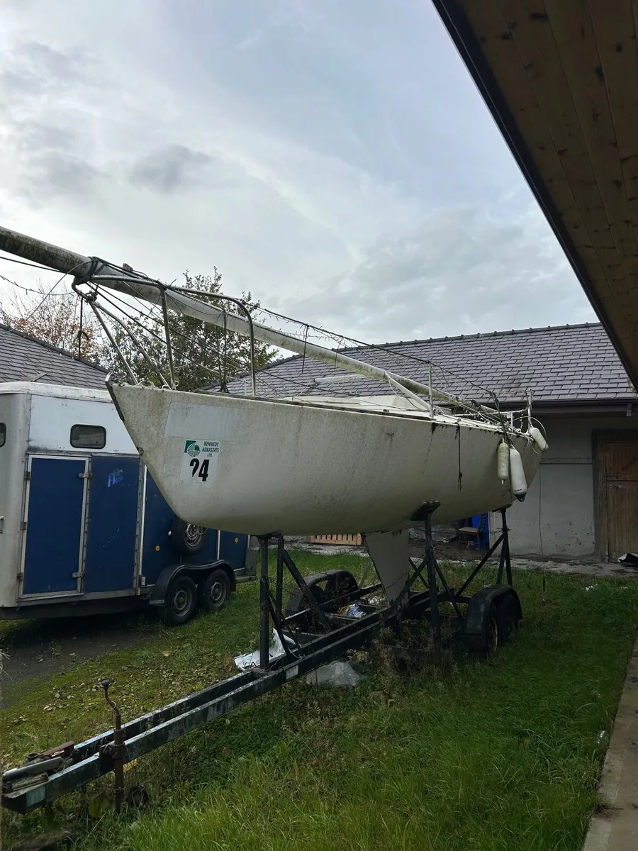 J24 Boat with trailer - Image 1