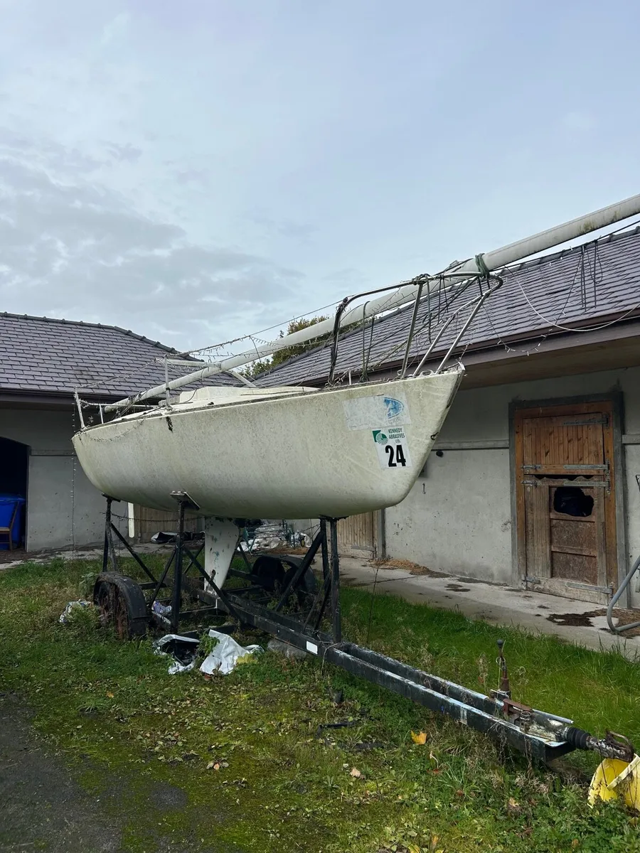 J24 Boat with trailer - Image 2