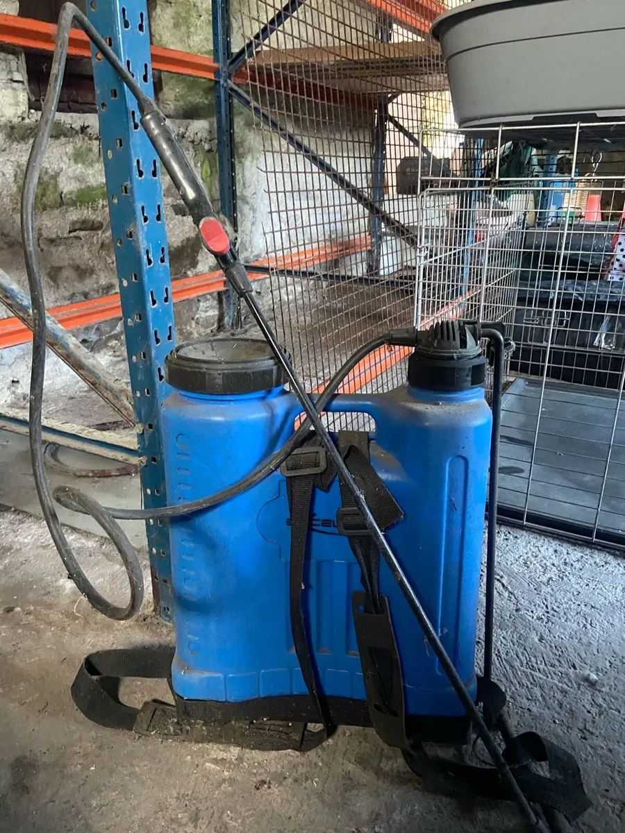 Weed sprayer - Image 1