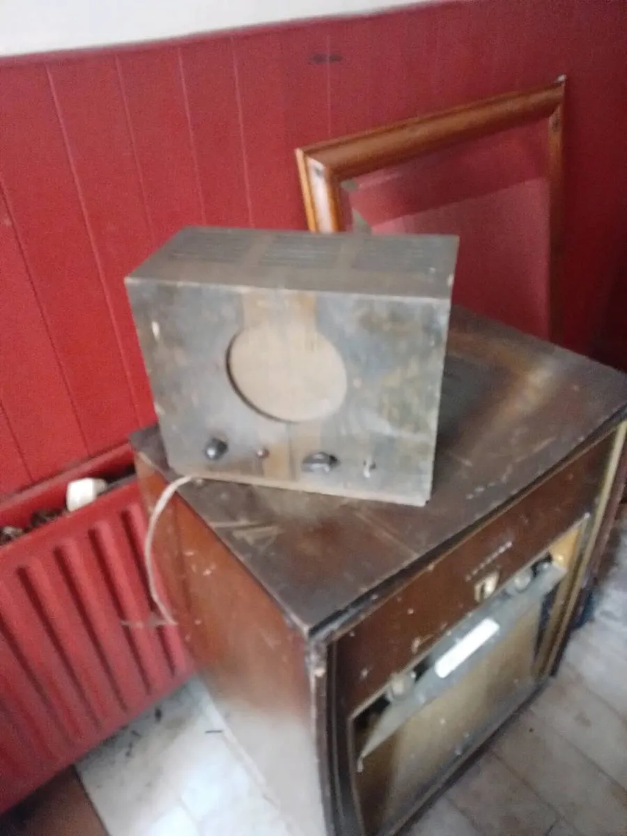 Vintage radios - Image 1