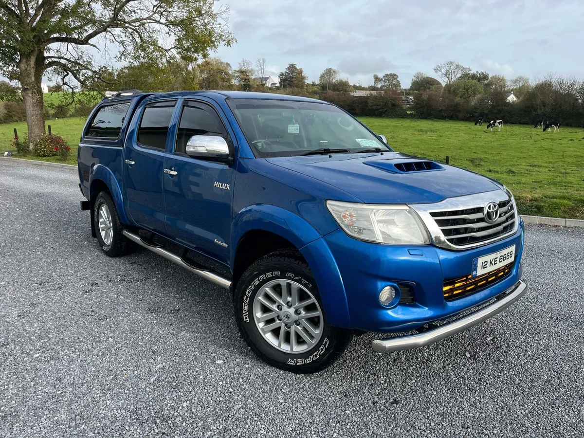 2012 toyota hilux invincable - Image 1