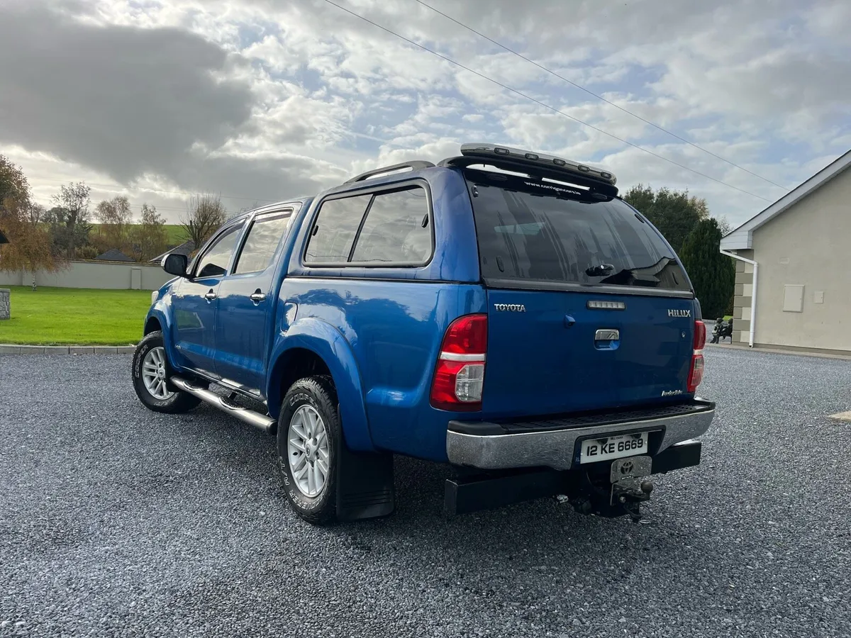 2012 toyota hilux invincable - Image 4