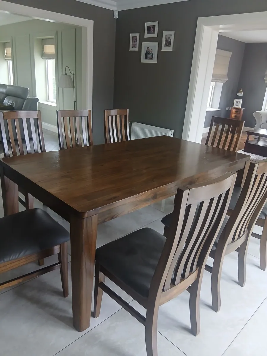 Dining table and chairs - Image 1