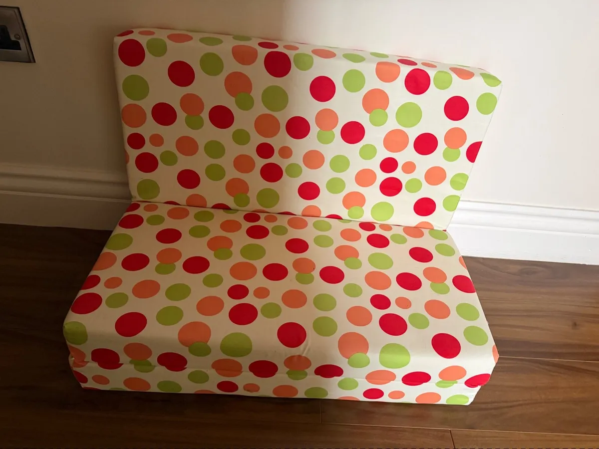 Foldable child’s mattress/ sofa - Image 1