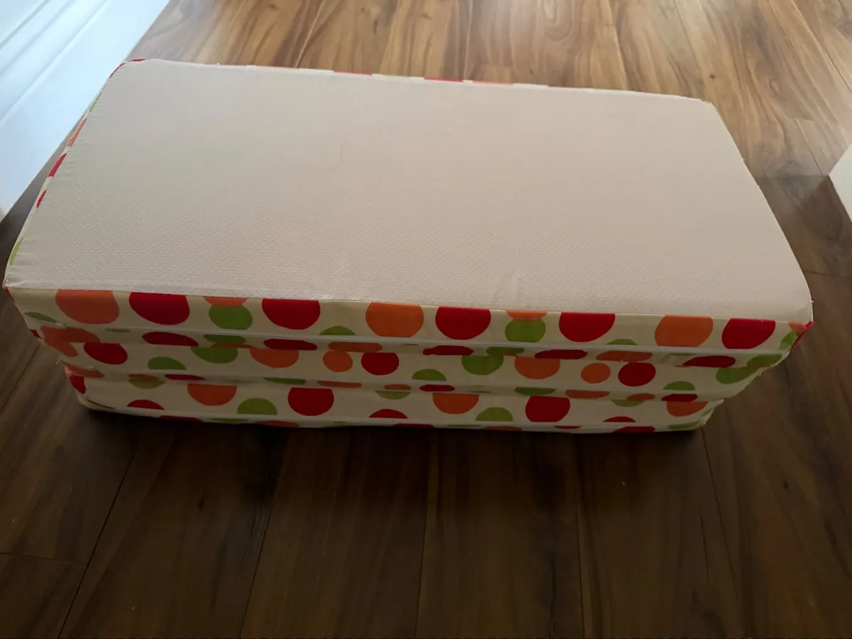 Foldable child’s mattress/ sofa - Image 2