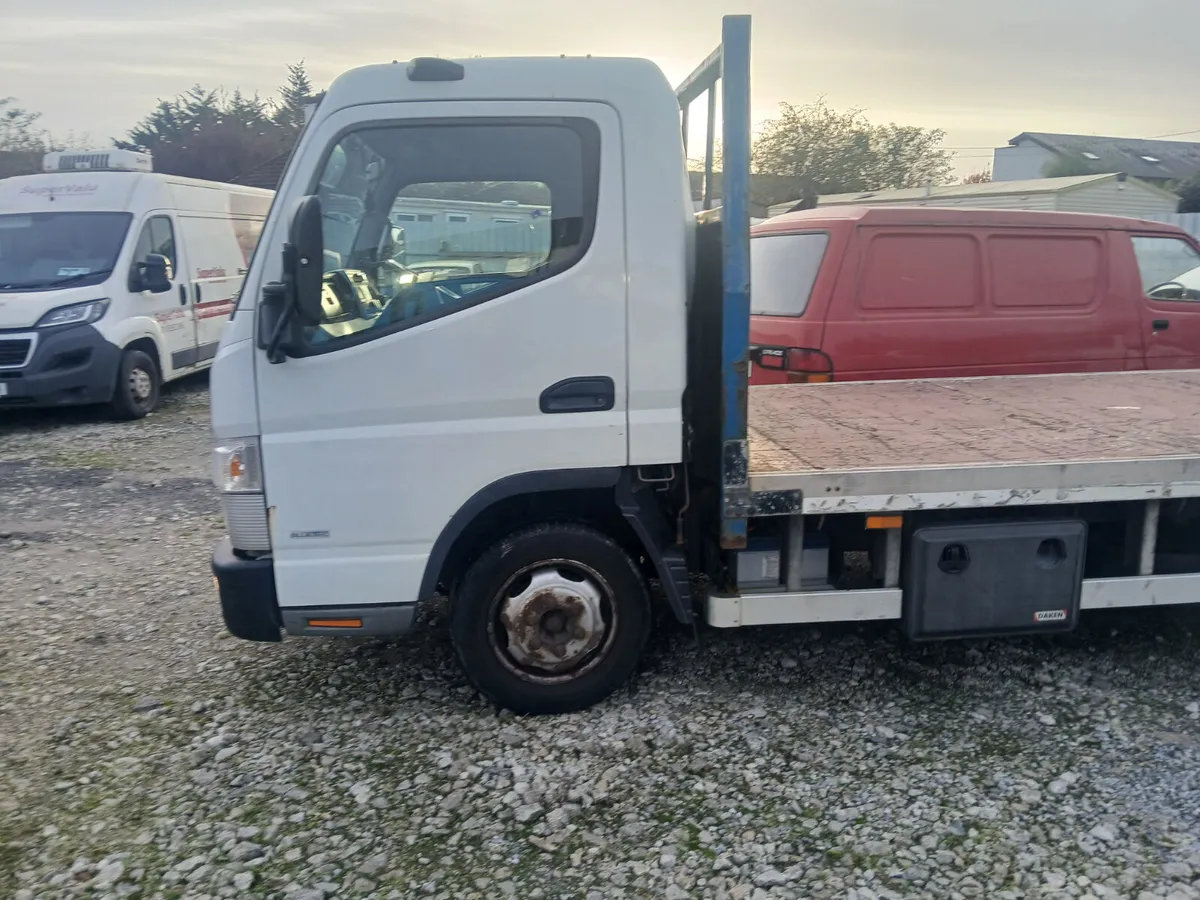 Mitsubishi Fuso 3.5 ton flat bed pick up 2018 - Image 4