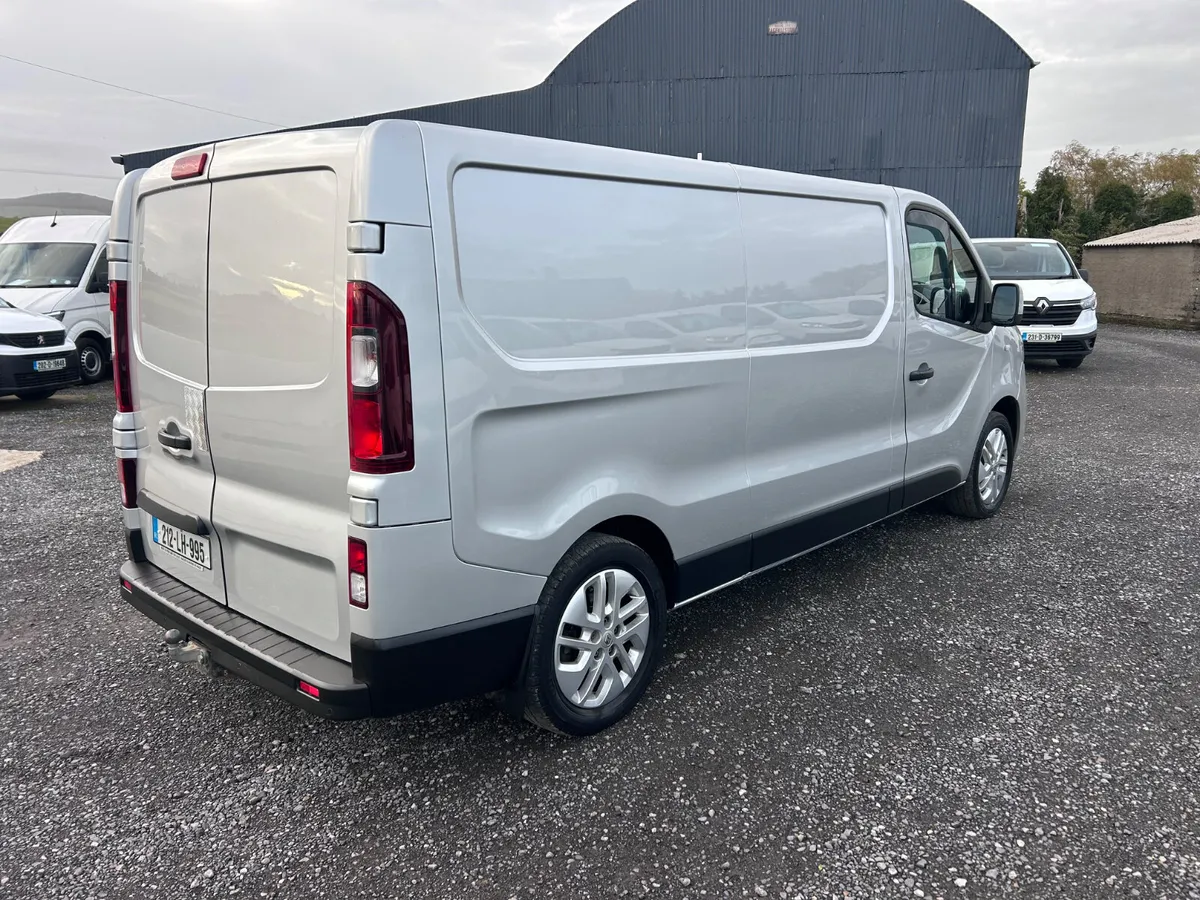 2021 Renault Trafic ‘Sport - 95’000 kms - Image 4