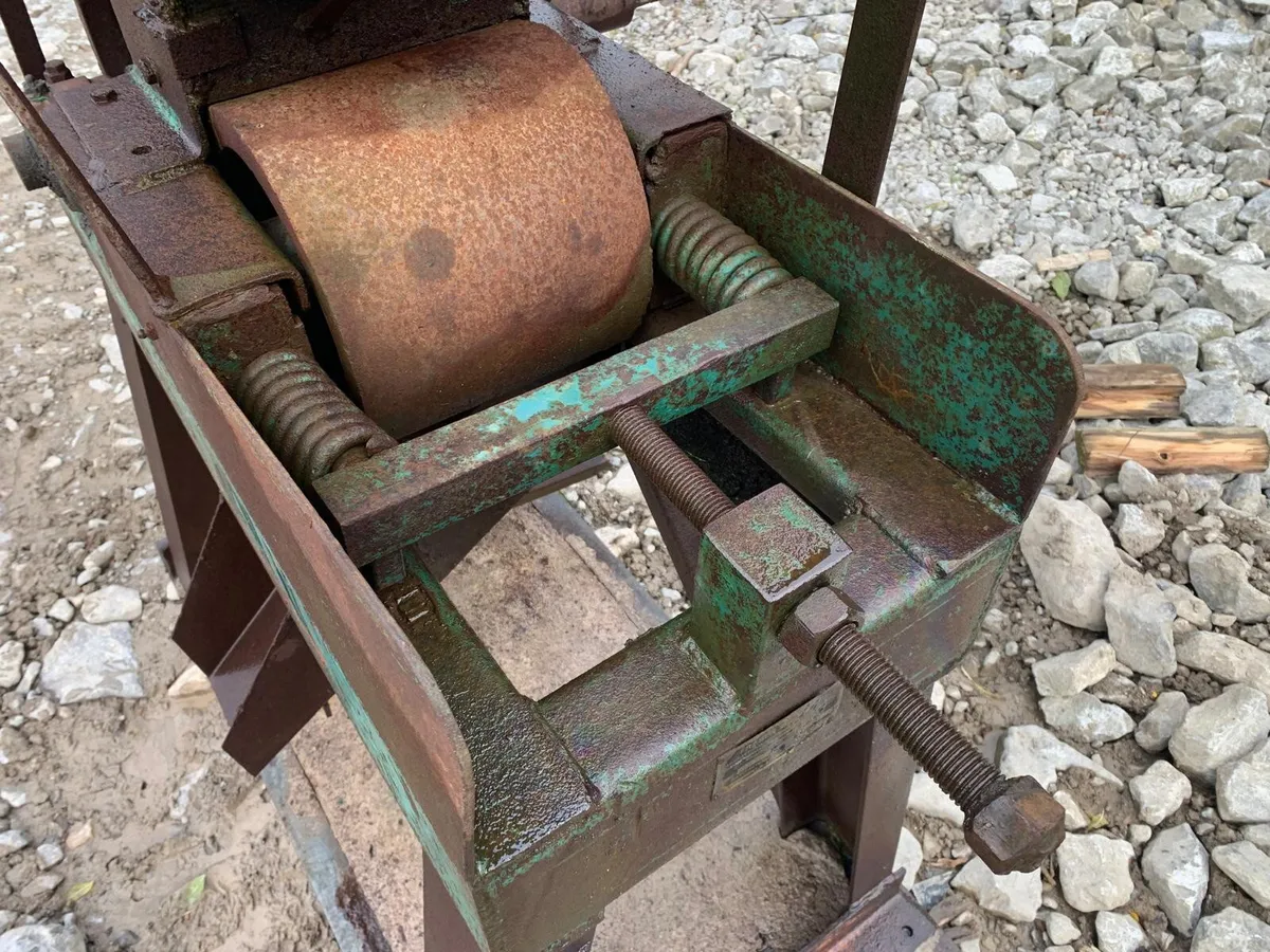 FRASER 9" ROLLER MILL - Image 3