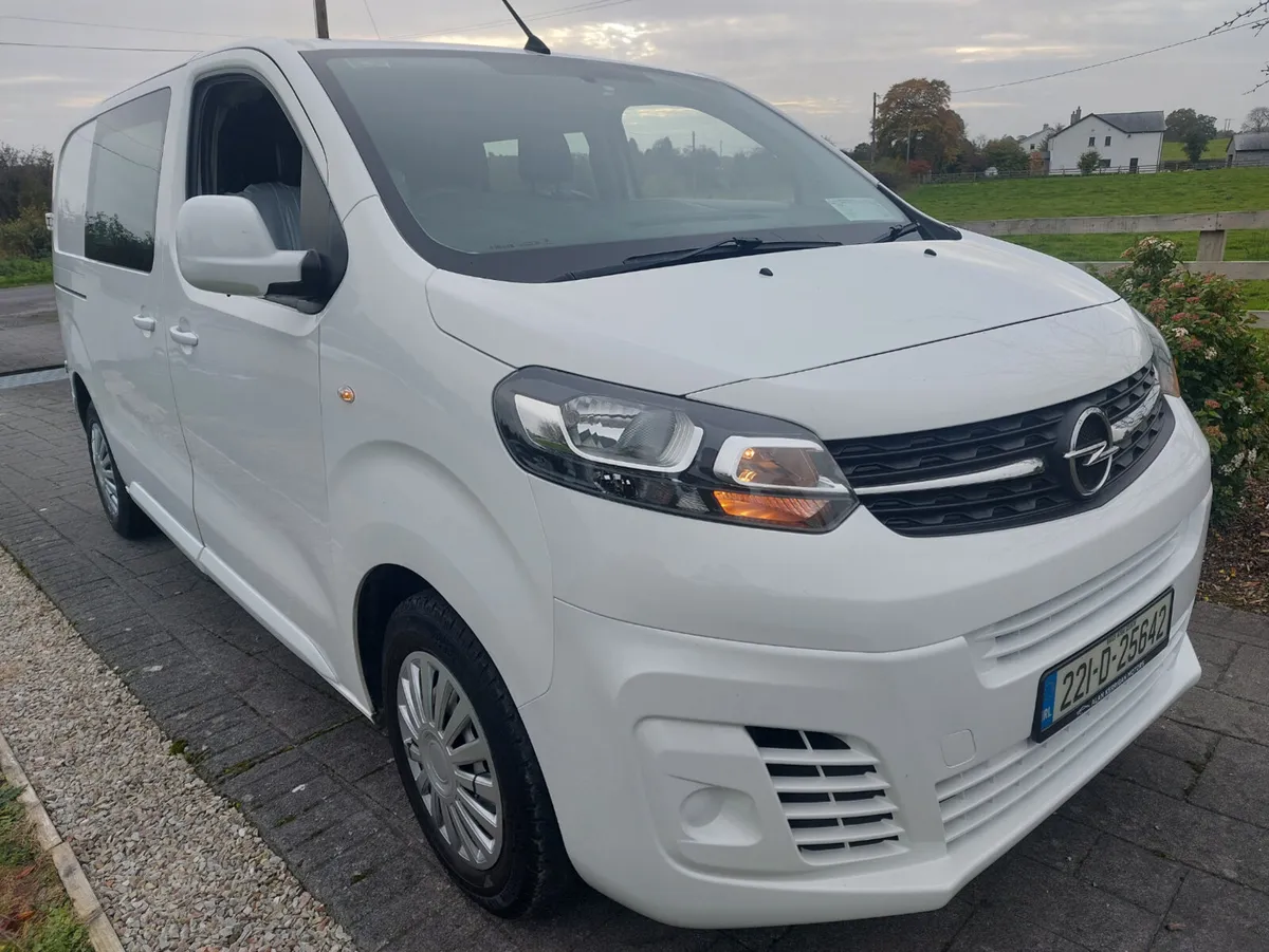 VIVARO 2022' 6 SEATER CREWCAB - Image 1