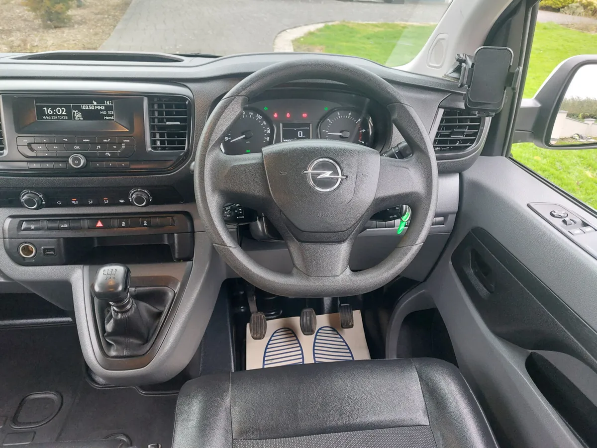 VIVARO 2022' 6 SEATER CREWCAB - Image 4