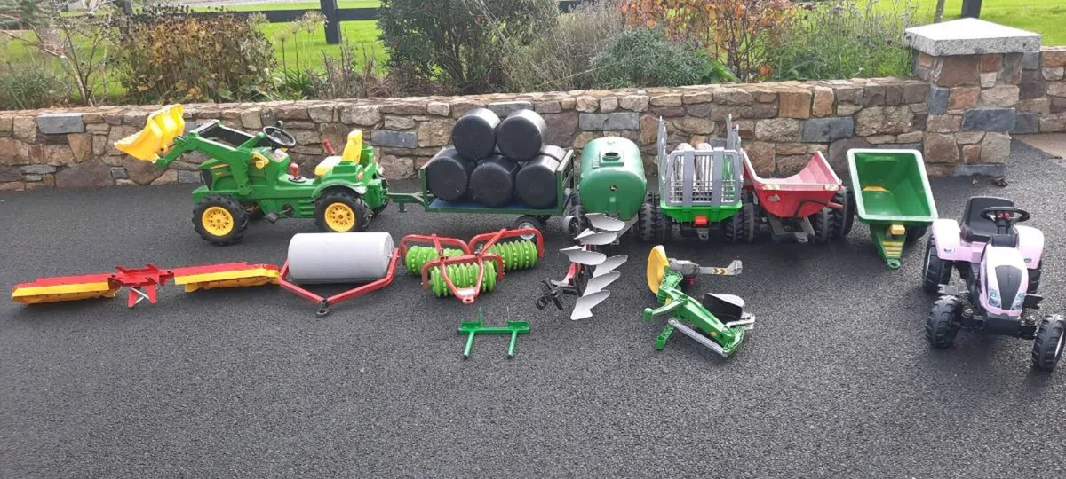 Kids tractor with machinery bundle - Image 1