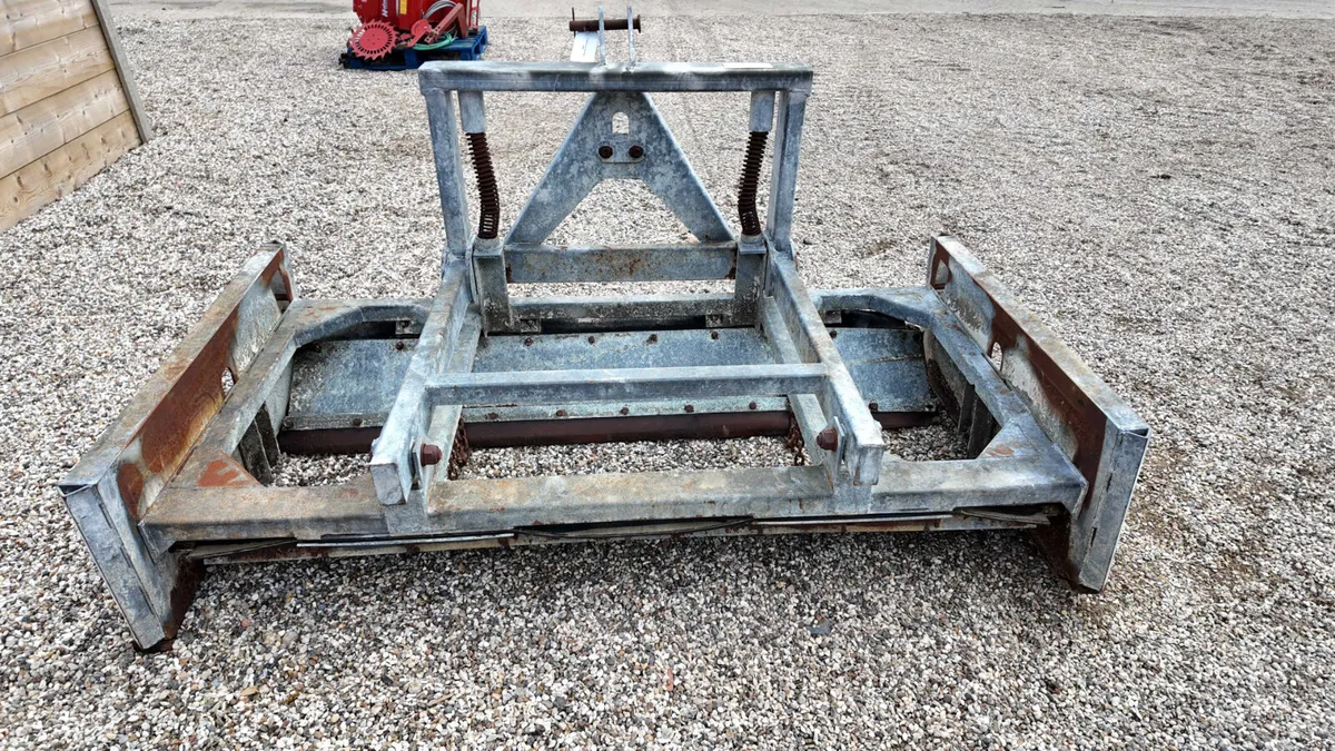 AG 2M GALV YARD SCRAPER - Image 4