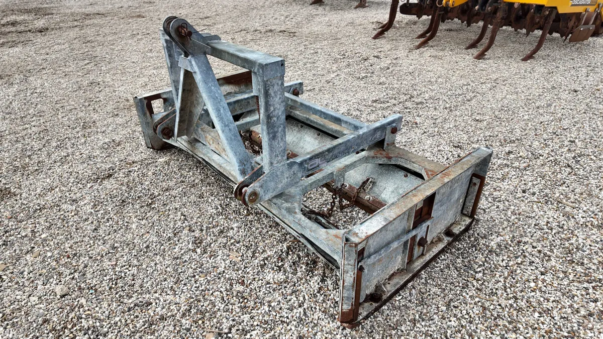 AG 2M GALV YARD SCRAPER - Image 1
