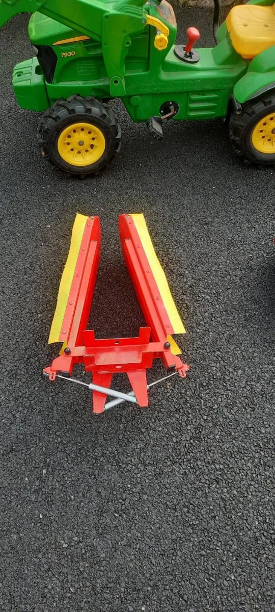 Kids tractor with machinery bundle - Image 4