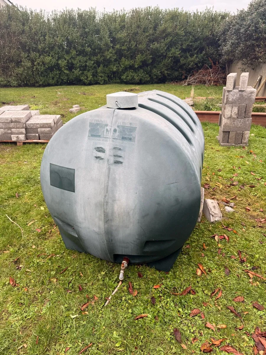 Oil tank - Image 1