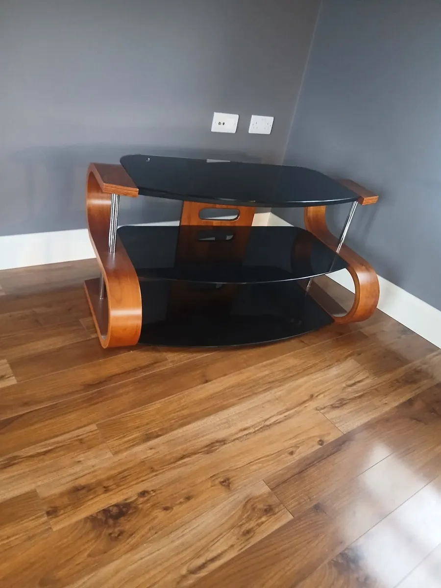 TV stand - Image 1