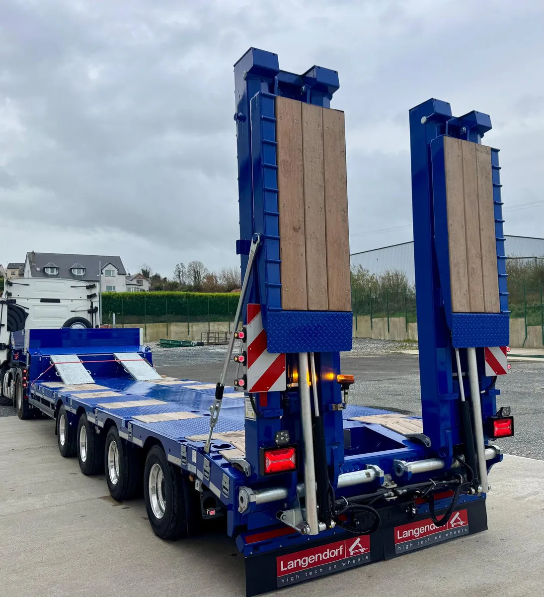Langendorf power steered lowloader - Image 2