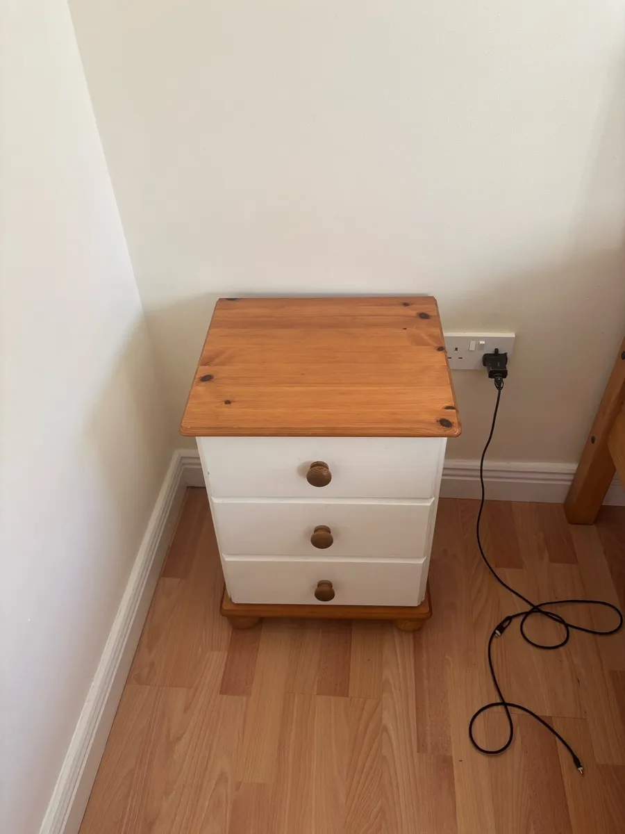 Bedroom furniture - Image 2