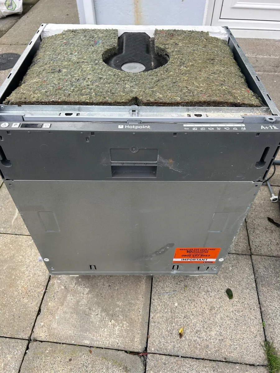 Hotpoint dishwasher ( 60 cm ) fully integrated - Image 1
