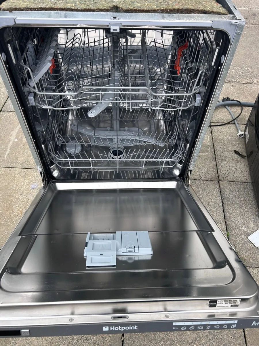 Hotpoint dishwasher ( 60 cm ) fully integrated - Image 2