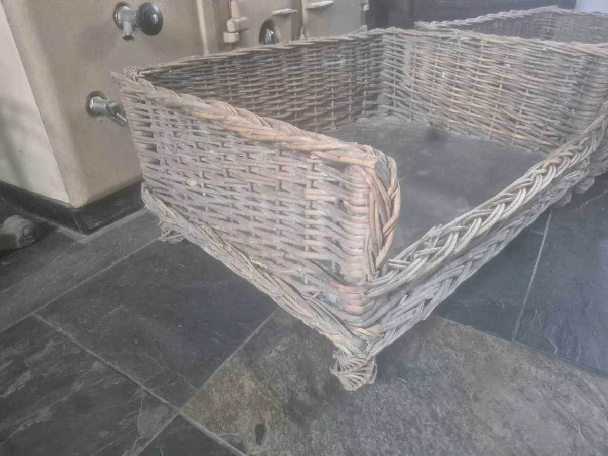 2 wicker dog beds - Image 3