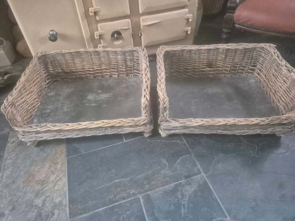 2 wicker dog beds - Image 4