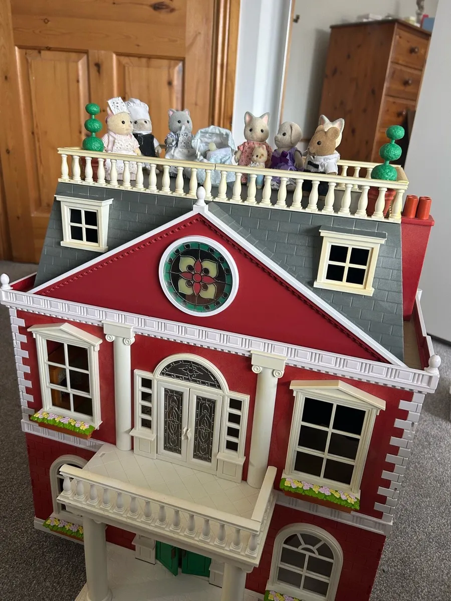 Sylvanian Families Grand Hotel Doll House + extras - Image 3