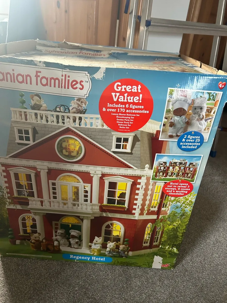 Sylvanian Families Grand Hotel Doll House + extras - Image 4