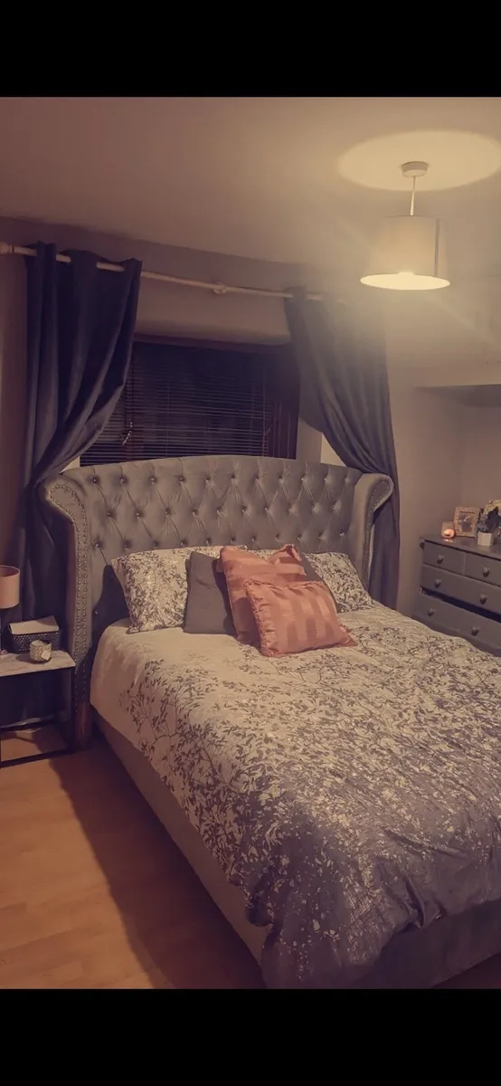 Wing bed frame