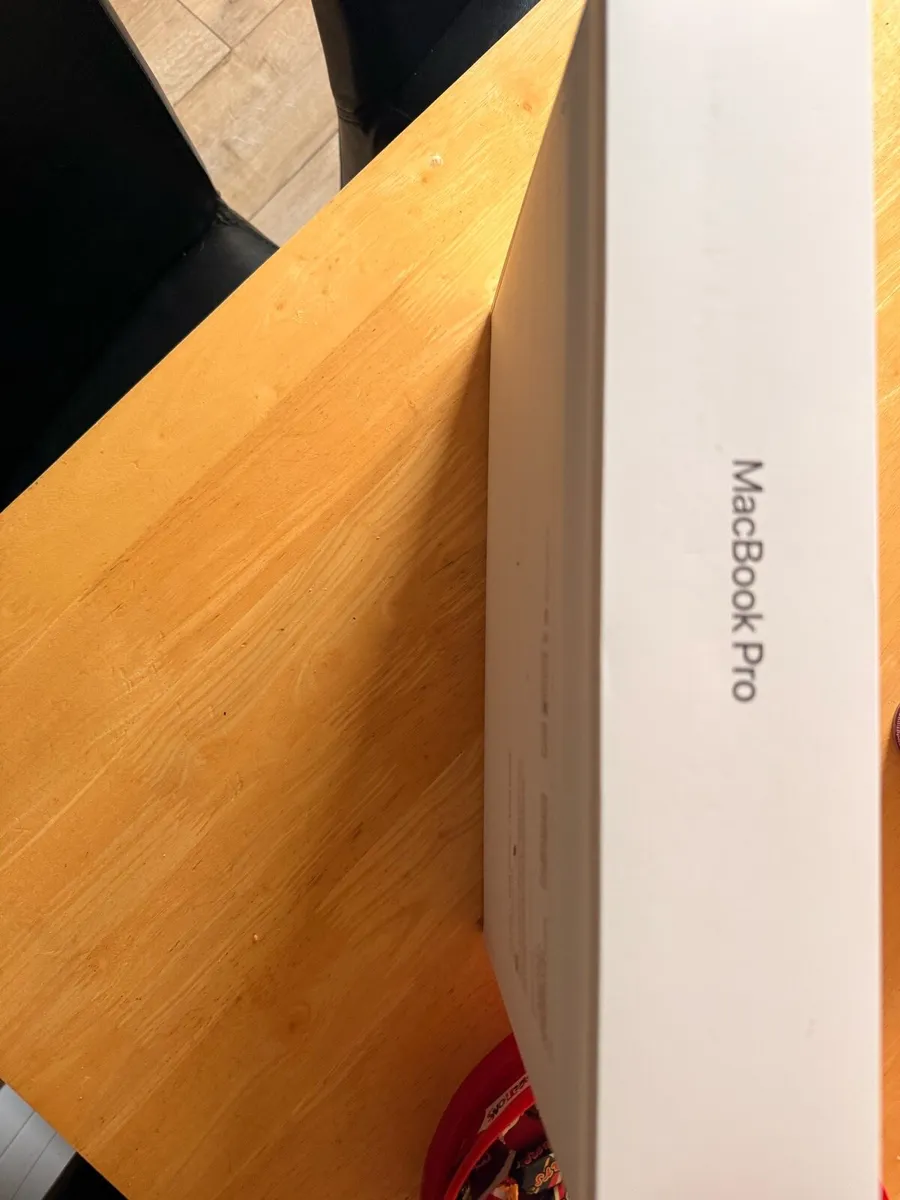 MacBook Pro M4 14.2 Inch - Image 2