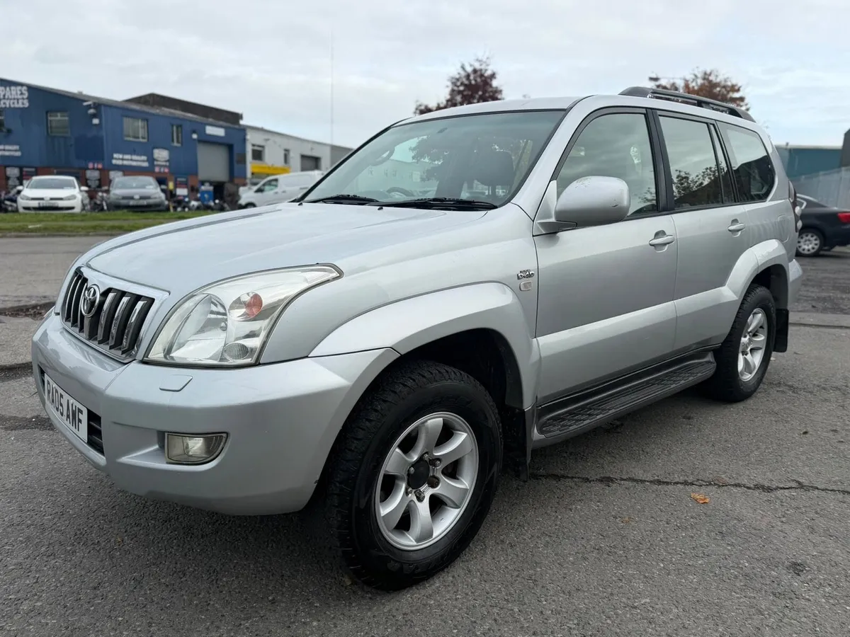 2005 Toyota Landcruiser LC5 3.0 Auto 7 seater - Image 1