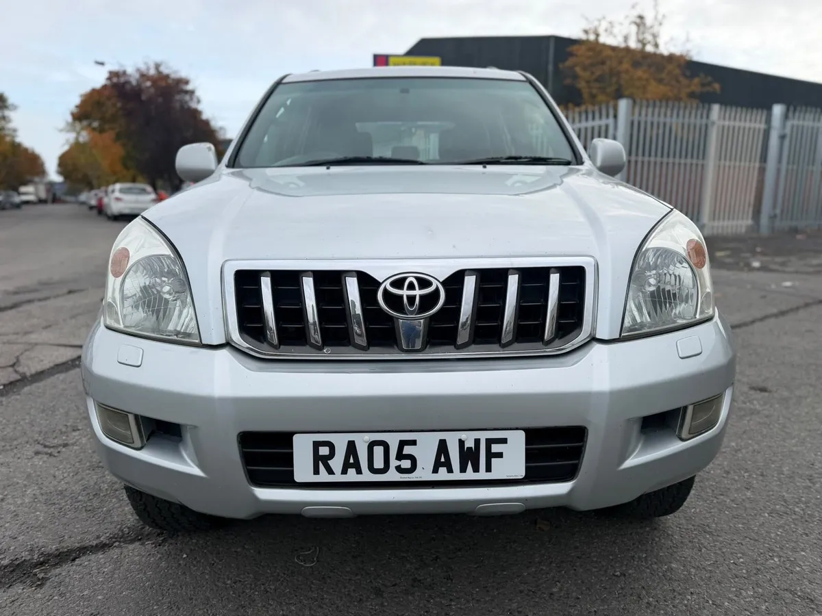 2005 Toyota Landcruiser LC5 3.0 Auto 7 seater - Image 3
